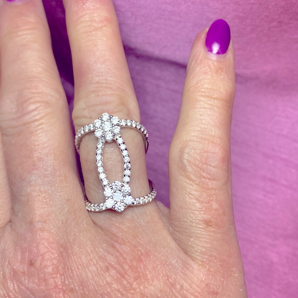 Bella Luce White Diamond Simulant Ring